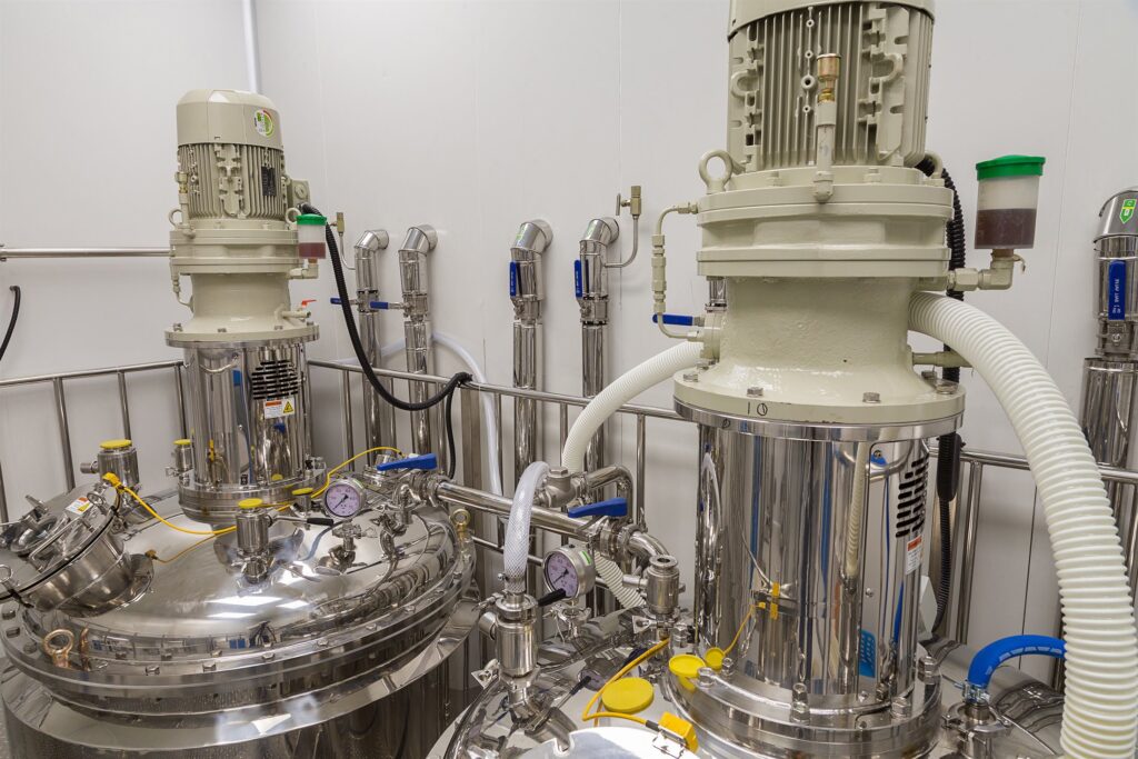 Clean pharmaceutical process plant with instrumented stainless vessels